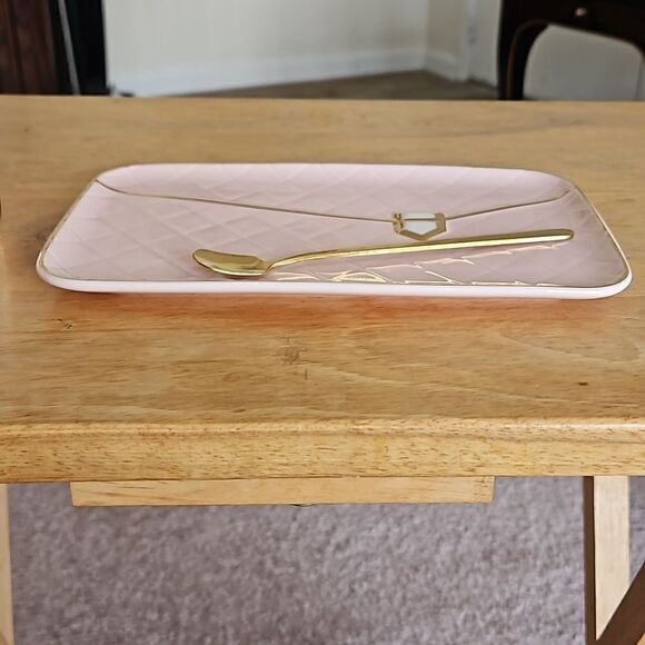 NWOT Pink ceramic coffee mug in the shape of a handbag with gold trim - Picture 4 of 9